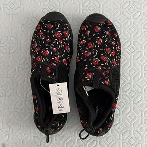 NWT Lands’ End Water Shoes